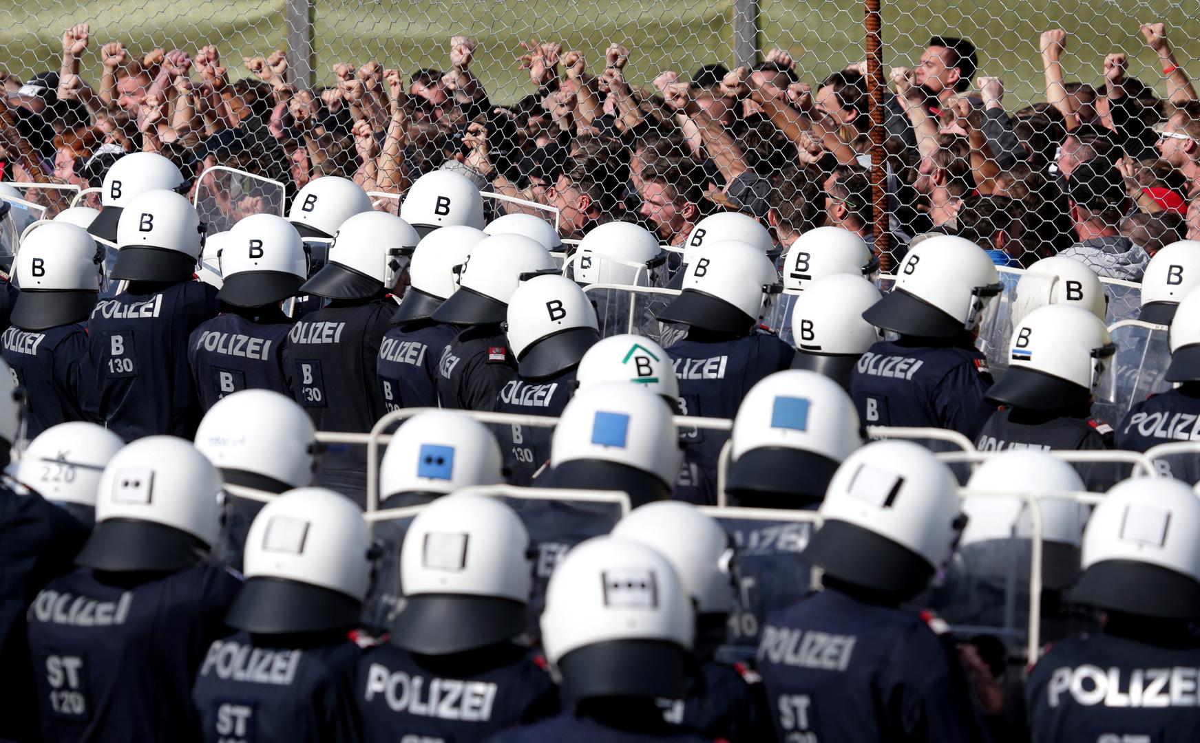 VJEŽBA:  Austrijski policajci na granici sa Slovenijom uvježbavaju kako spriječiti ulazak migranata
