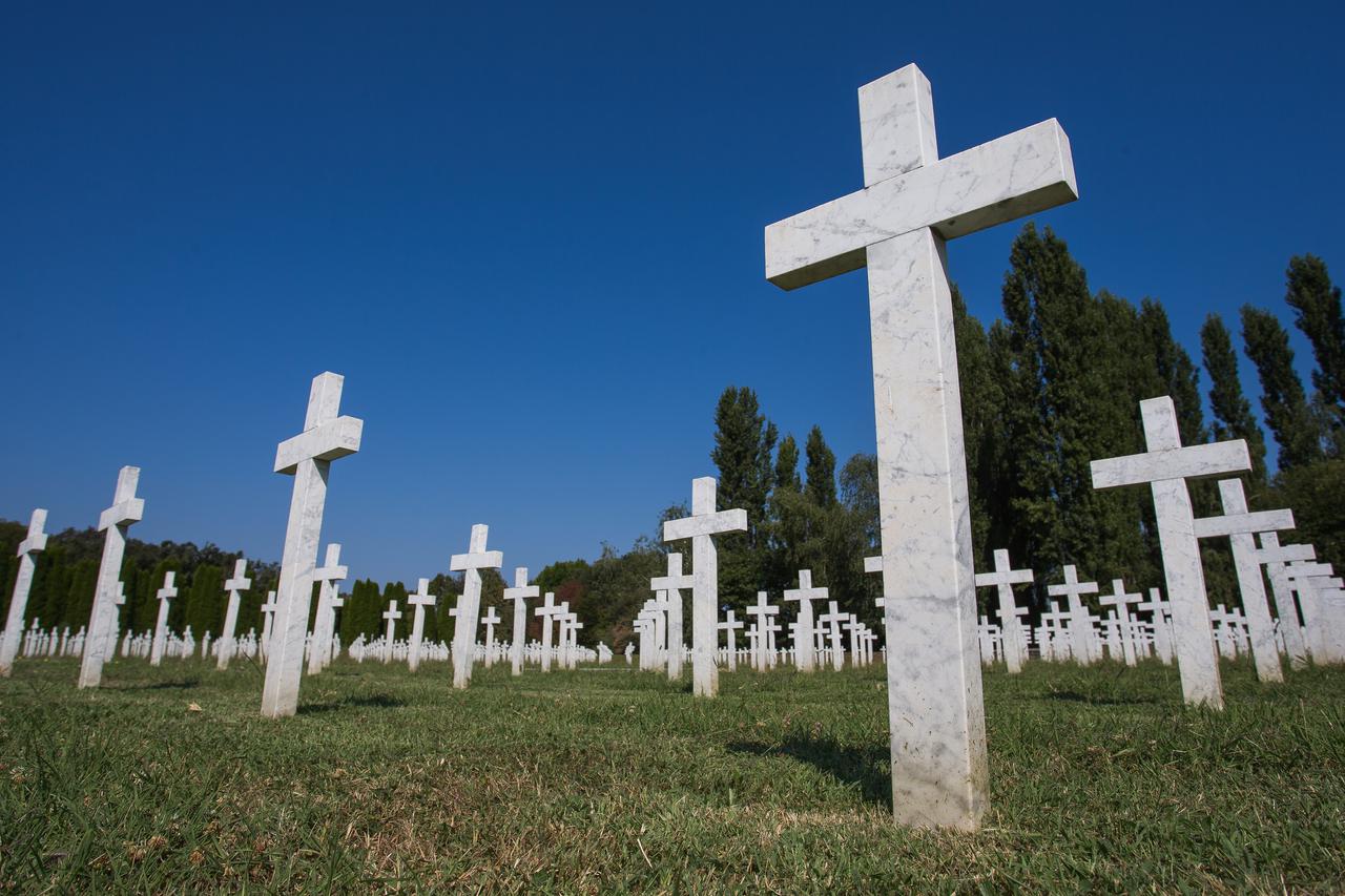 Memorijalno groblje žrtava Domovinskog rata u Vukovaru