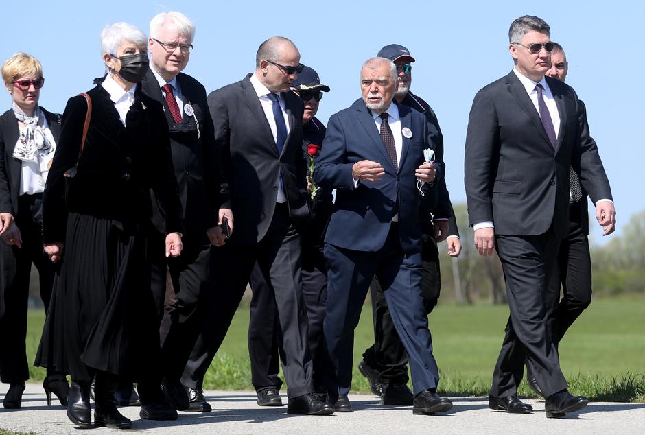 Predsjednik RH u društvu Kosor, Josipović i Mesić odao počast stradalima u Jasenovcu