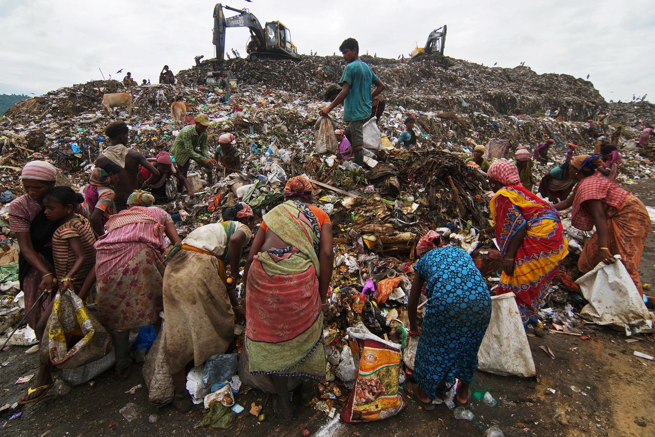Rag pickers collect recyclables at a garbage dump in Guwahati, India, August 17, 2016. REUTERS/Stringer