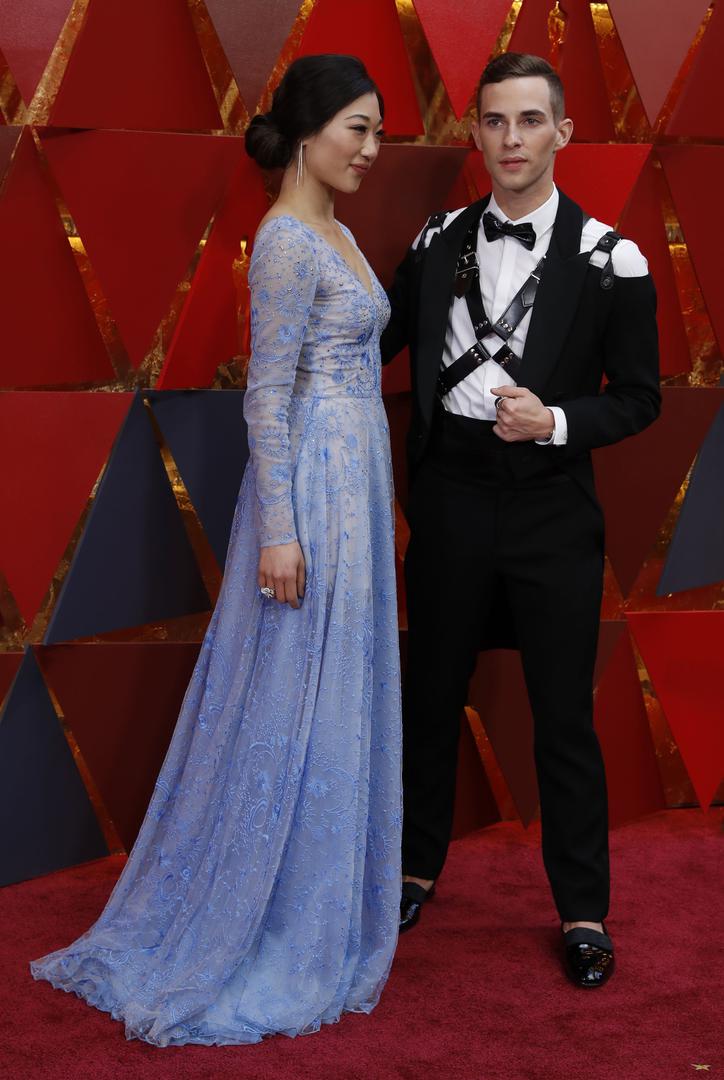 Uz svu raskoš ženskih haljina na svečanosti dodjele američkih filmskih nagrada, najviše je pažnje izazvalo odijelo američkog olimpijca i klizača Adama Rippona.
