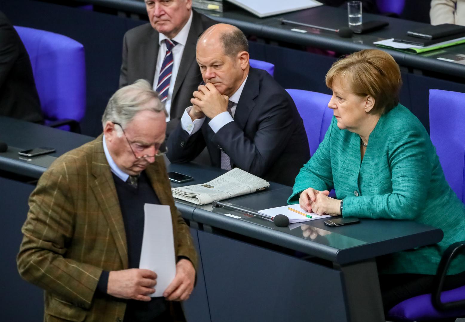 Alexander Gauland (u smeđem sakou) najžešći je kritičar politike kancelarke Angele Merkel