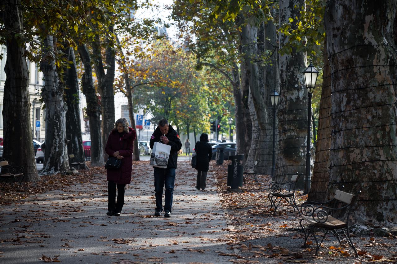 Zagreb: Nedjeljni jesenski ugođaj u parku Zrinjevac
