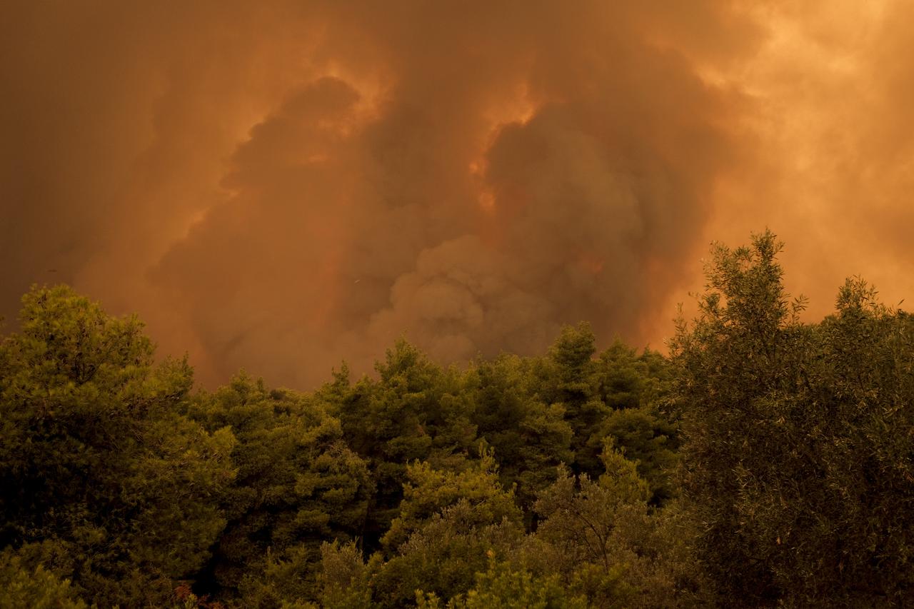 Požar u Grčkoj, na stotine ljudi evakuirano 