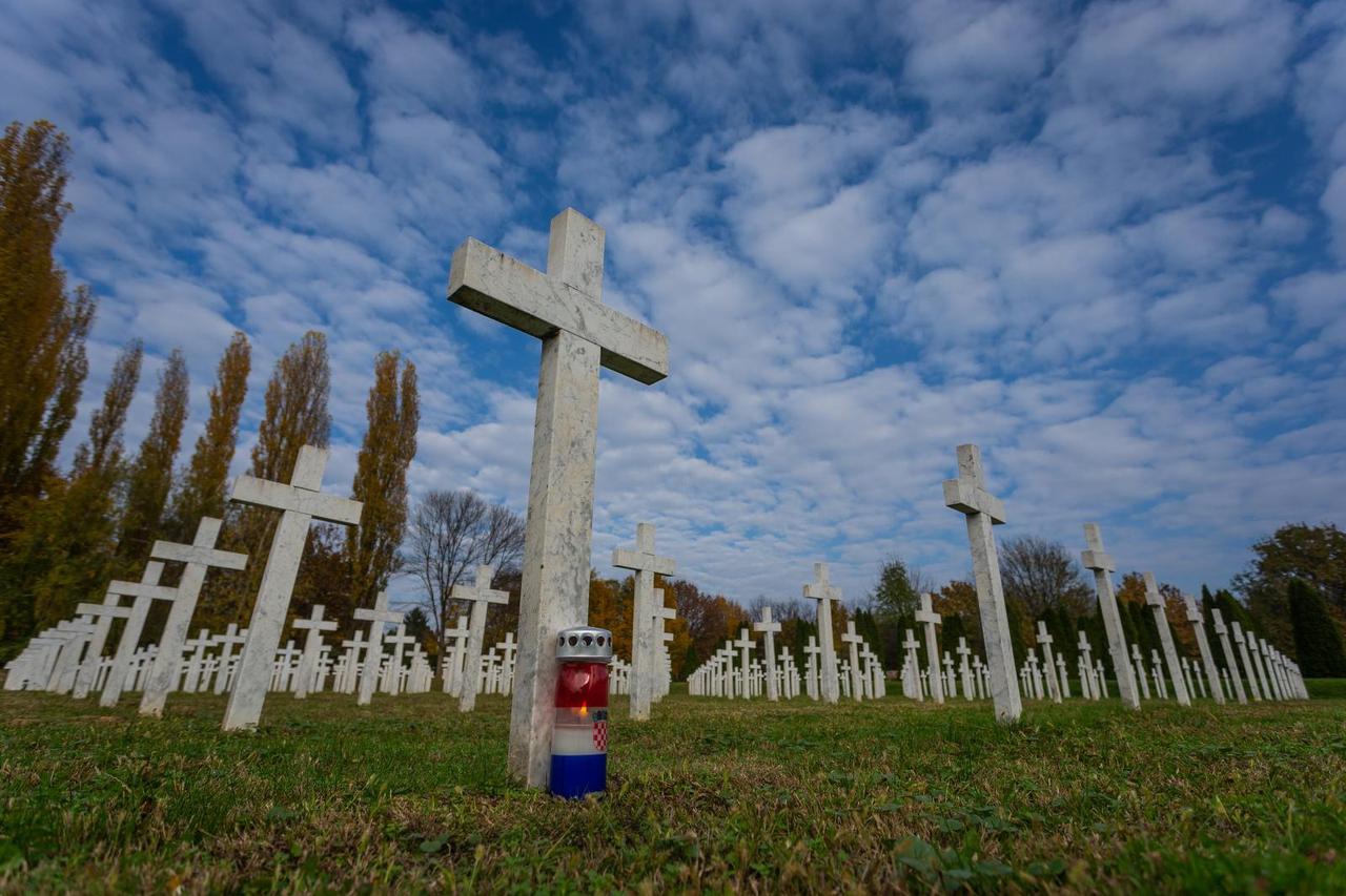 Memorijalno groblje žrtava iz Domovinskog rata u Vukovaru