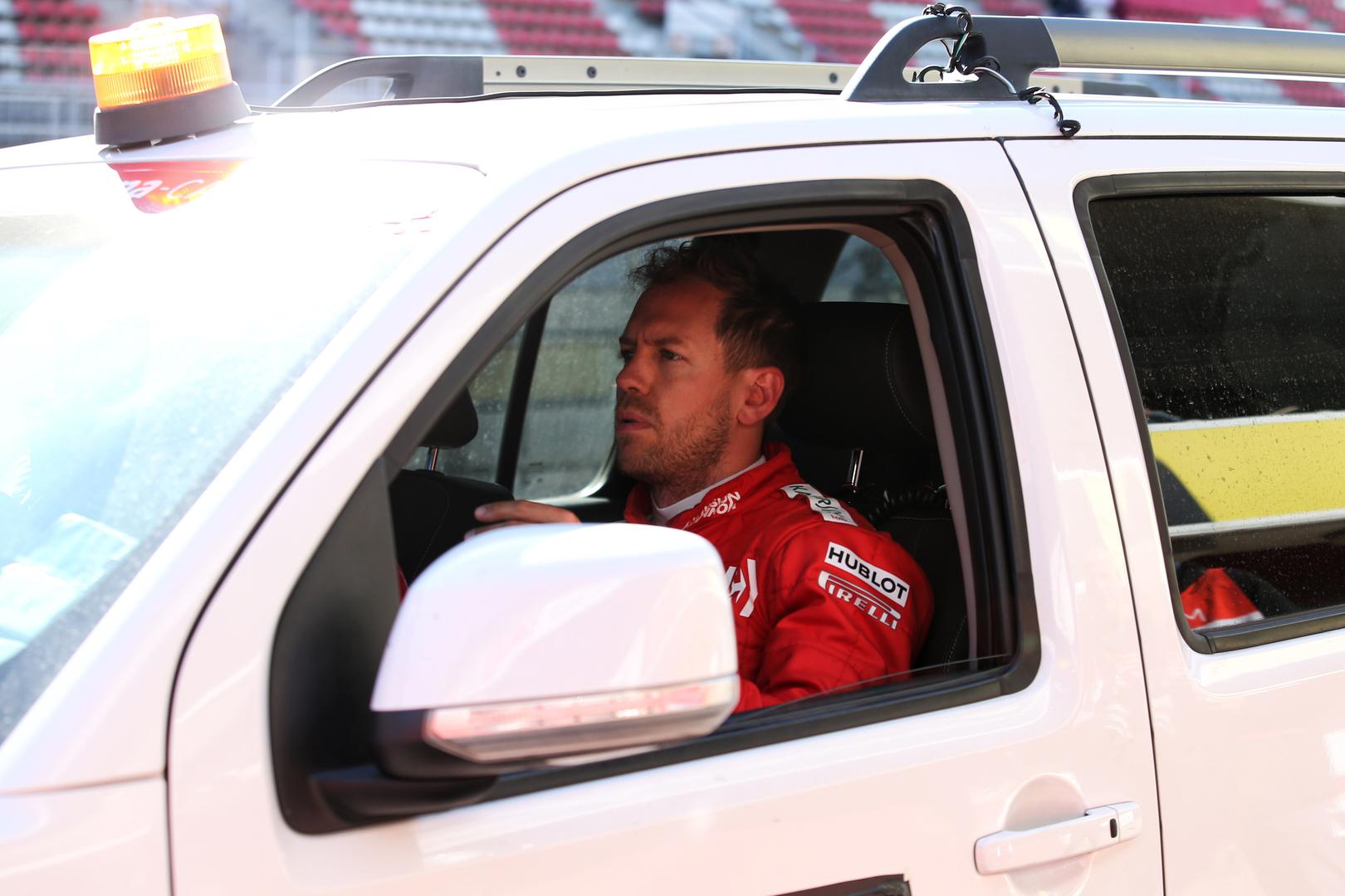 U službenom priopćenju piše kako se radi o mehaničkom kvaru na bolidu, a Sebastian Vettel je prošao bez ozljeda