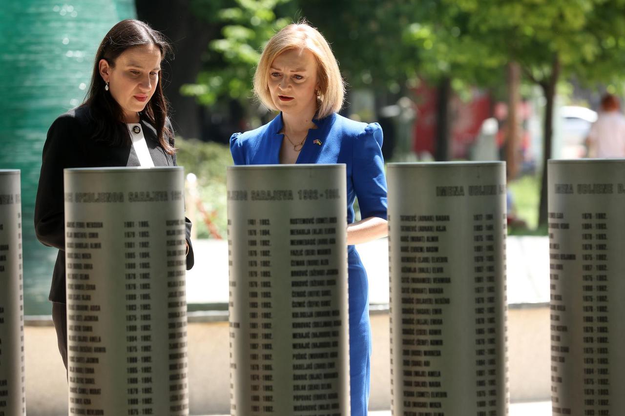 Britanska ministrica Elizabeth Truss položila vijenac kod spomenika Djeca Sarajeva