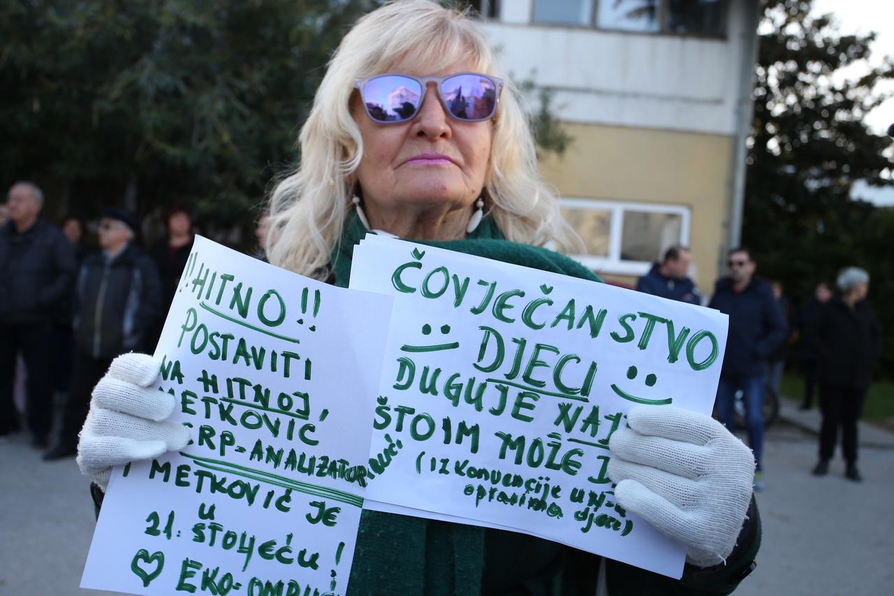 Prosvjed građana zbog rada Doma zdravlja i Hitne pomoći u Metkoviću