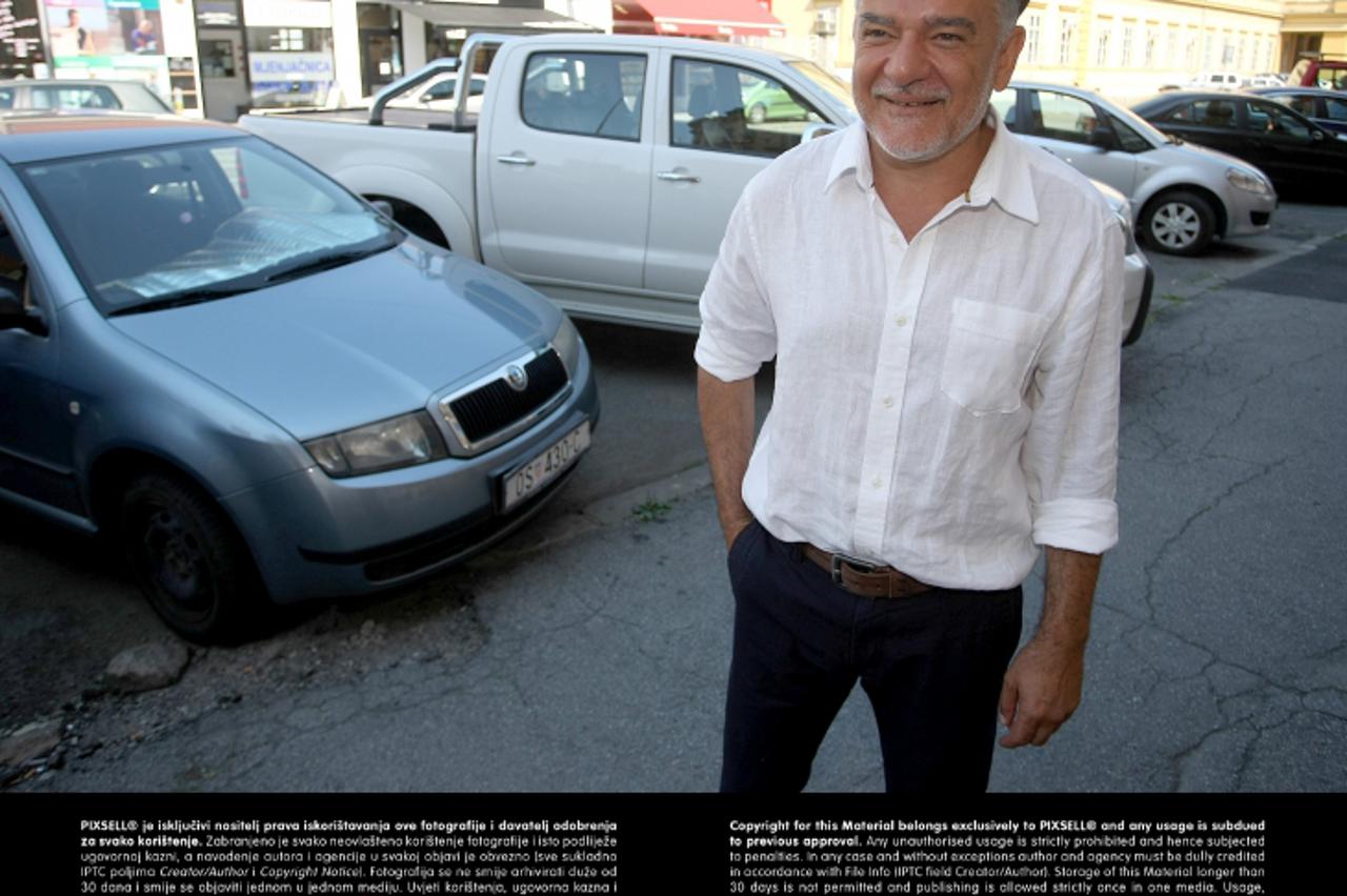 '24.07.2013., Osijek - Tvrtka Spin je od zastupnika Peugeot, Auto Viole Osijek narucila i platila automobil jos u travnju, a do danas ga nije dobila. Ivan Matejasic. Photo: Davor Javorovic/PIXSELL'