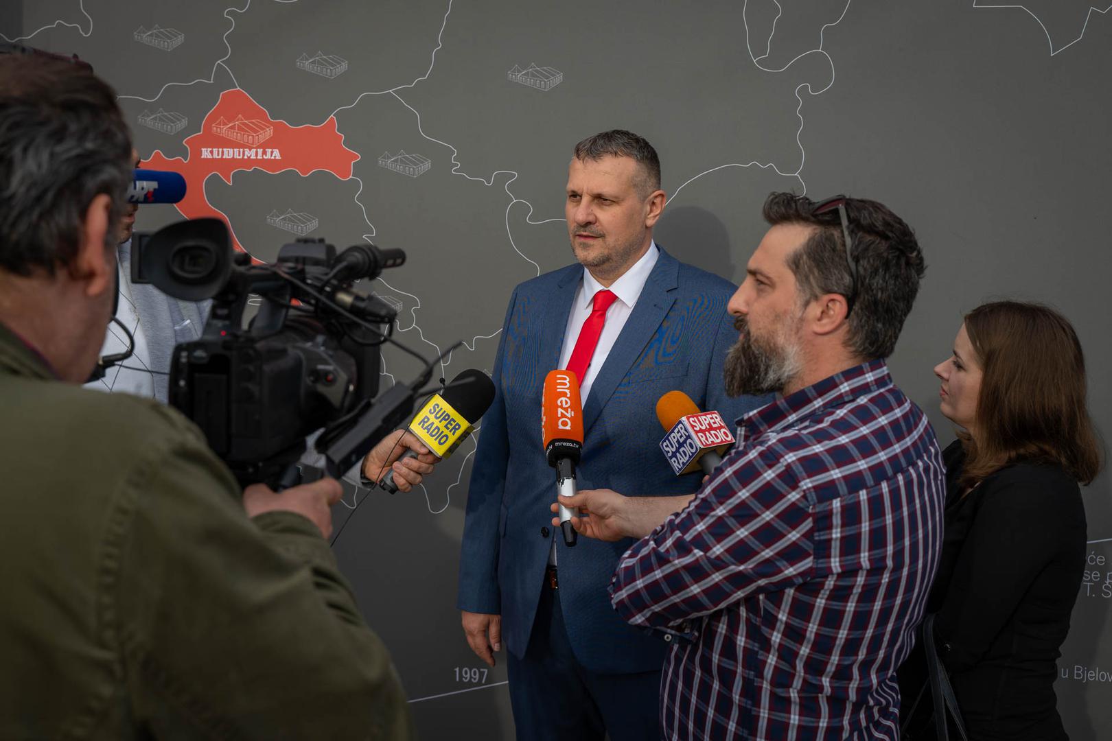 Dario Kudumija s novinarima