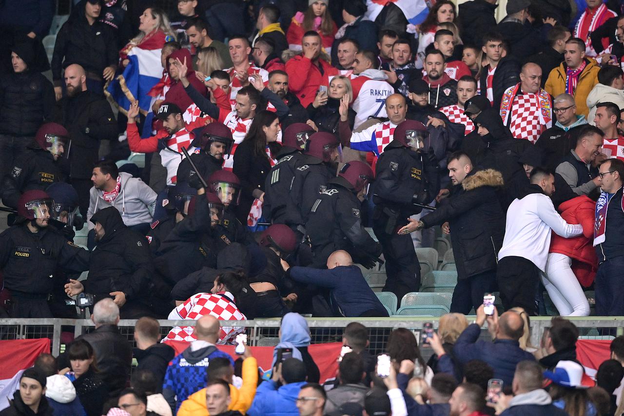 Policija intervenirala na tribini s hrvatskim navijačima