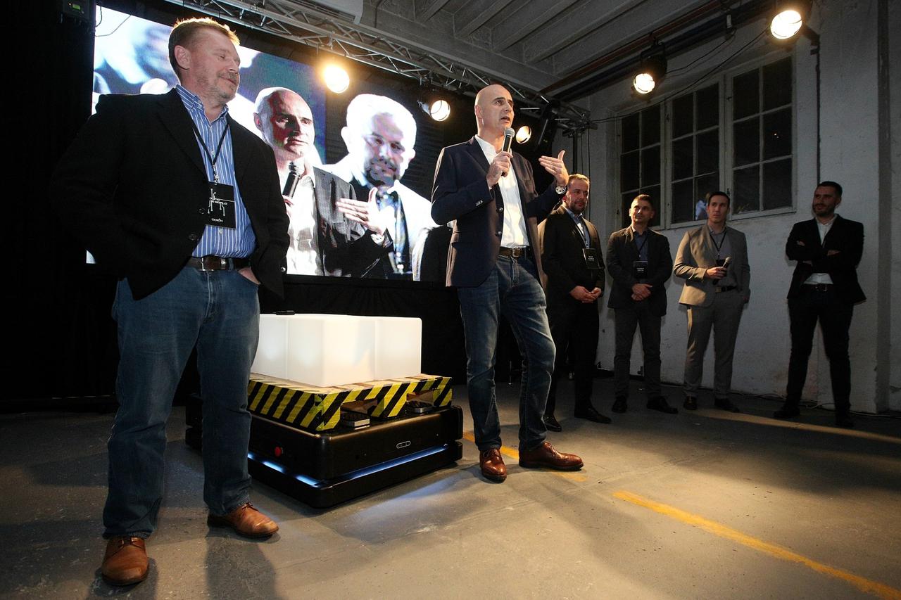 Zagreb: Osječki startup Gideon Brothers predstavili prvog hrvatskog industrijskog robota
