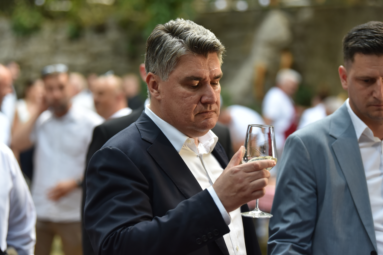 Predsjednik Milanović u Vrgorcu posjetio manifestaciju Dani pršuta i vina