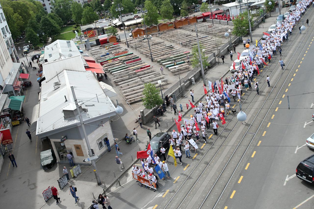 Prosvjedna povorka pod geslom "Za reforme, za ljude" na putu prema Maksimiru