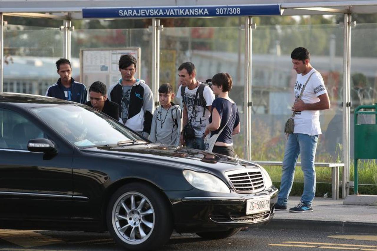 Izbjeglice u potrazi za taksi prijevozom 