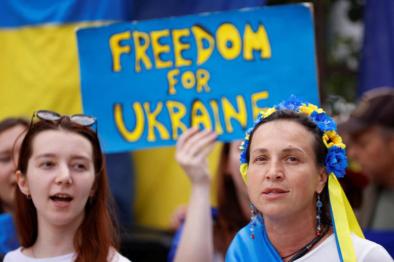 Ukrainians call on EU leaders to approve candidate status