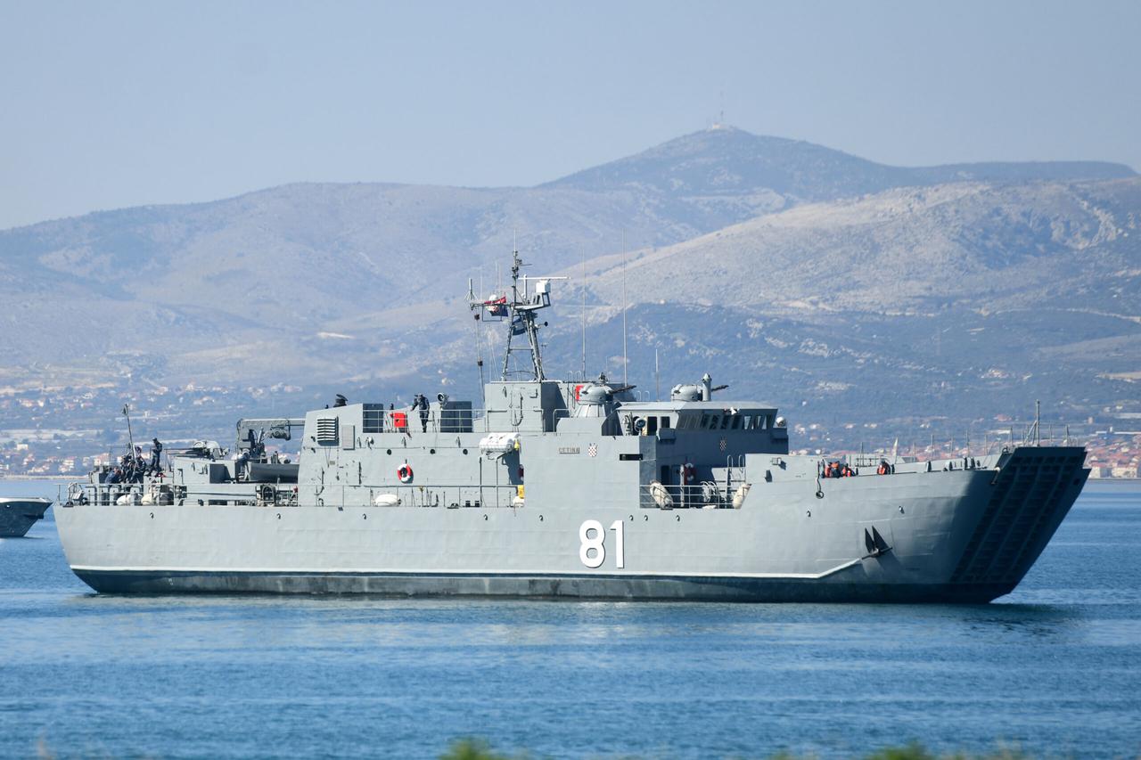Desantni brod minopolagač DBM-81 Cetina