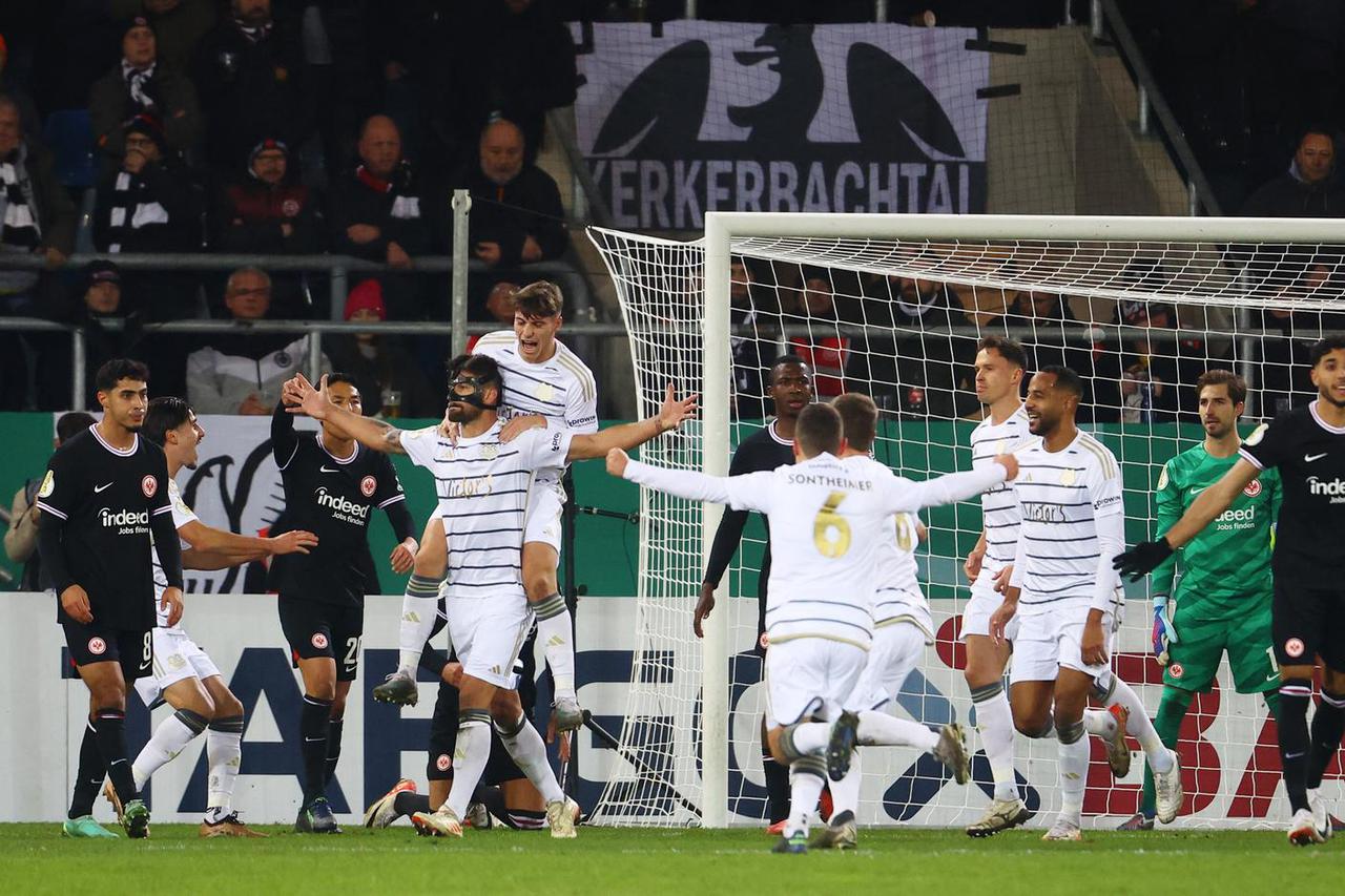 DFB Cup - Round of 16 - FC Saarbruecken v Eintracht Frankfurt