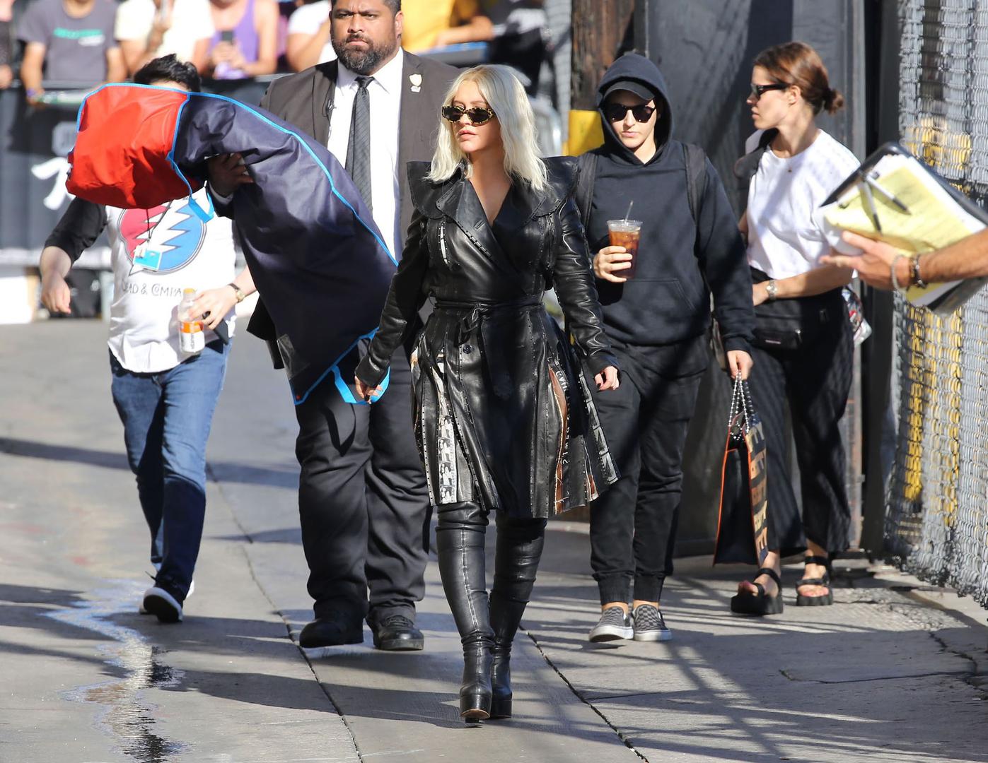 Cristina Aguilera gostovala je u talk showu Jimmyja Kimmela i pričala o karijeri, djeci i o tome kako društvene mreže utječu na nju i koliko ih koristi. Ipak, teme razgovora nisu privukle toliko pažnju medija koliko izgled pjevačice. 