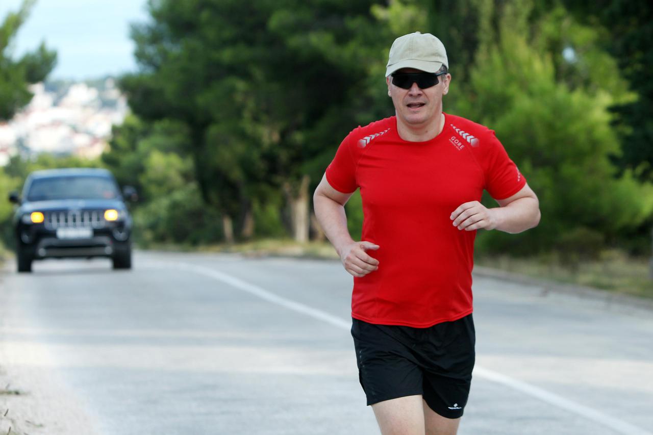 Premijer Milanović trči iznad Hvara