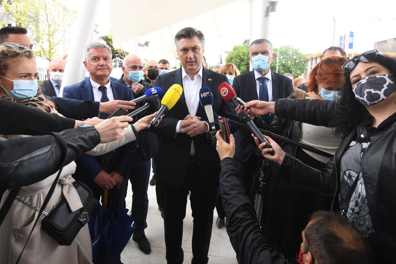 Šibenik: Andrej Plenković dao podršku Pauku i Buriću u nadolazećim izborima