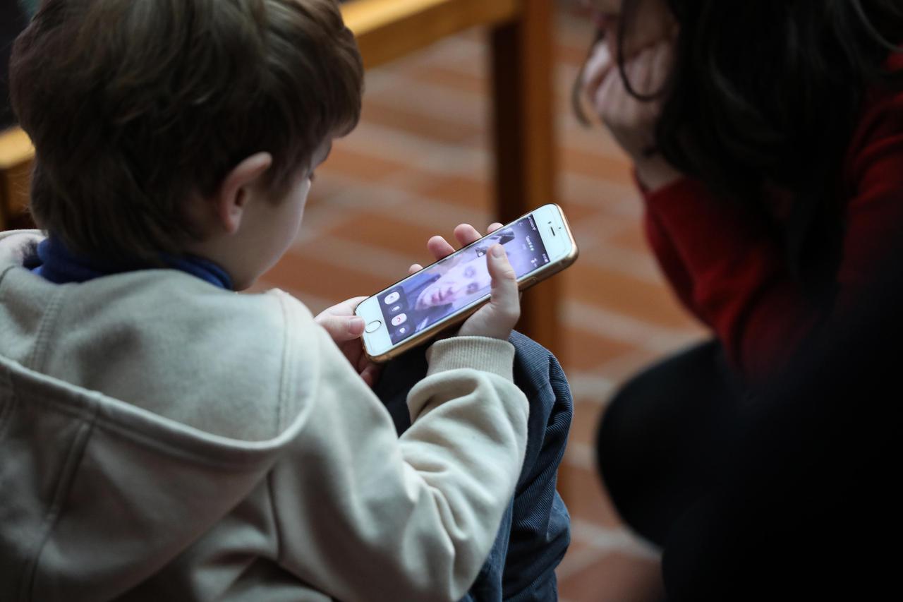 Zagreb: Dječak je razgovarao na video poziv s ocem koji je ostao u Ukrajini 
