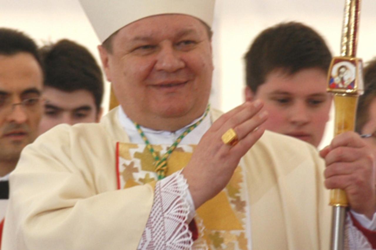 '21.03.2010., Bjelovar - Novozaredjeni biskup Vjekoslav Huzjak vodio prvu misu u katedrali sv. Terezije Avilske Photo: Damir Spehar/PIXSELL'