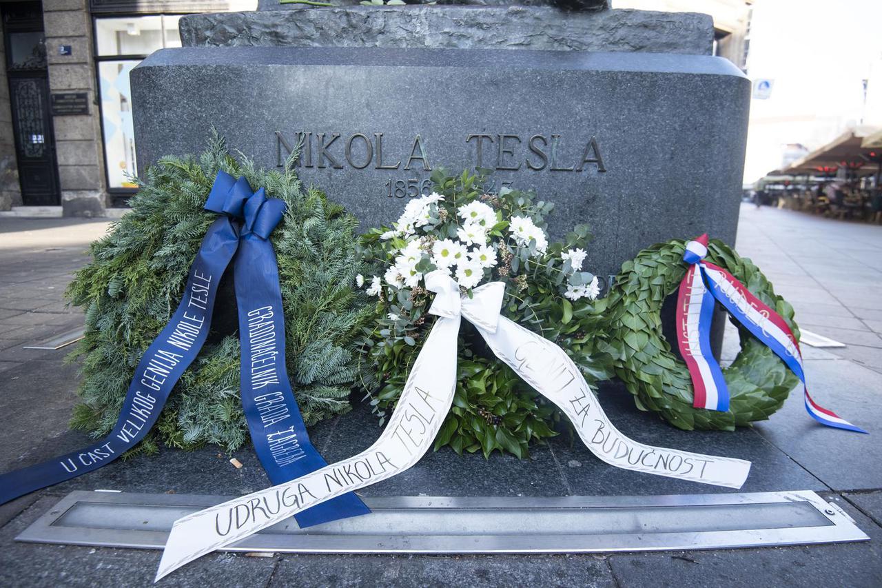 Zagreb: Polaganje vijenaca kod spomenika Nikoli Tesli povodom 80. godišnjice njegove smrti