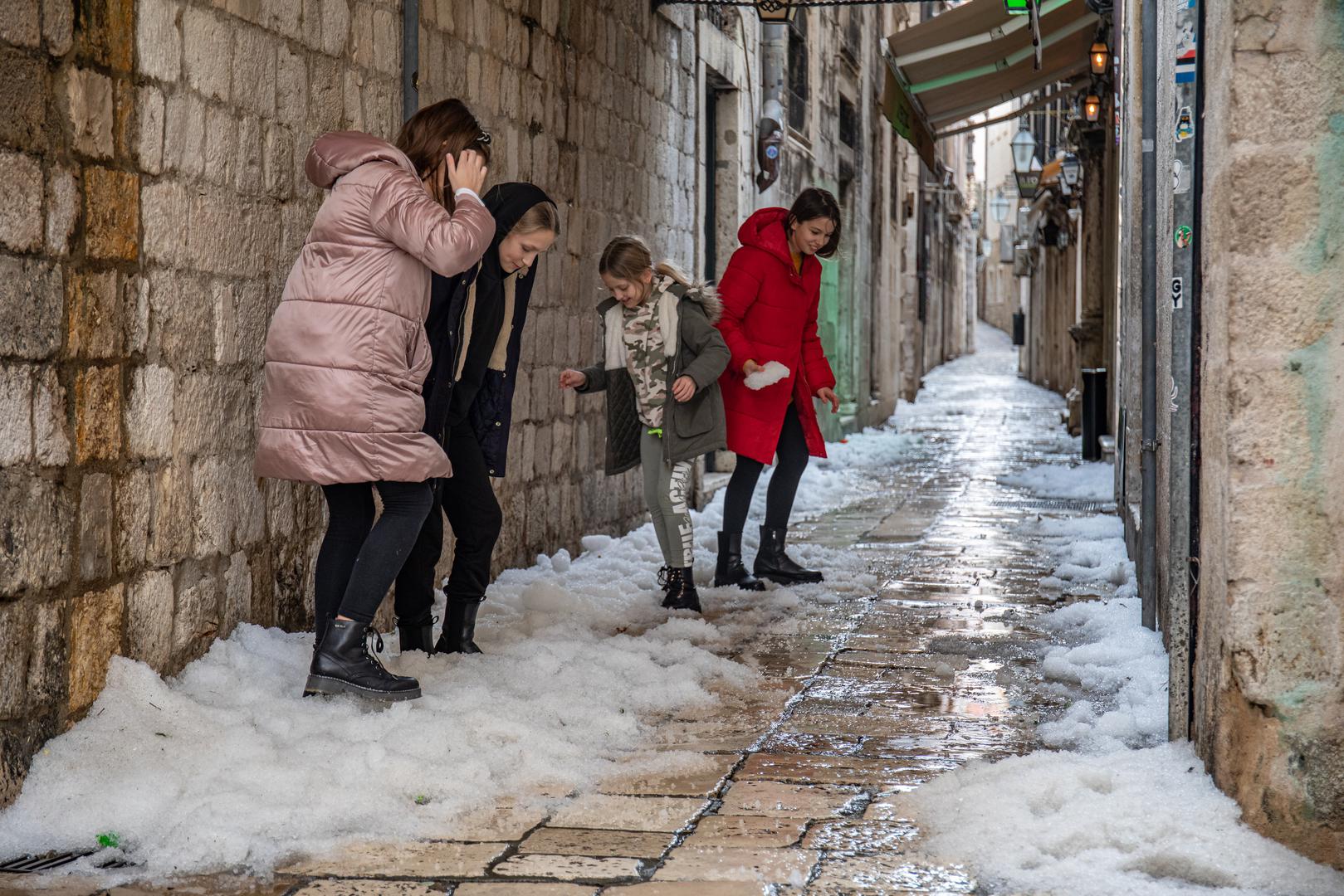 21.01.2023., Dubrovnik - Nanosi tuce na gradskim ulicaama nakoj jutrosnjeg nevremena. Photo: Grgo Jelavic/PIXSELL
