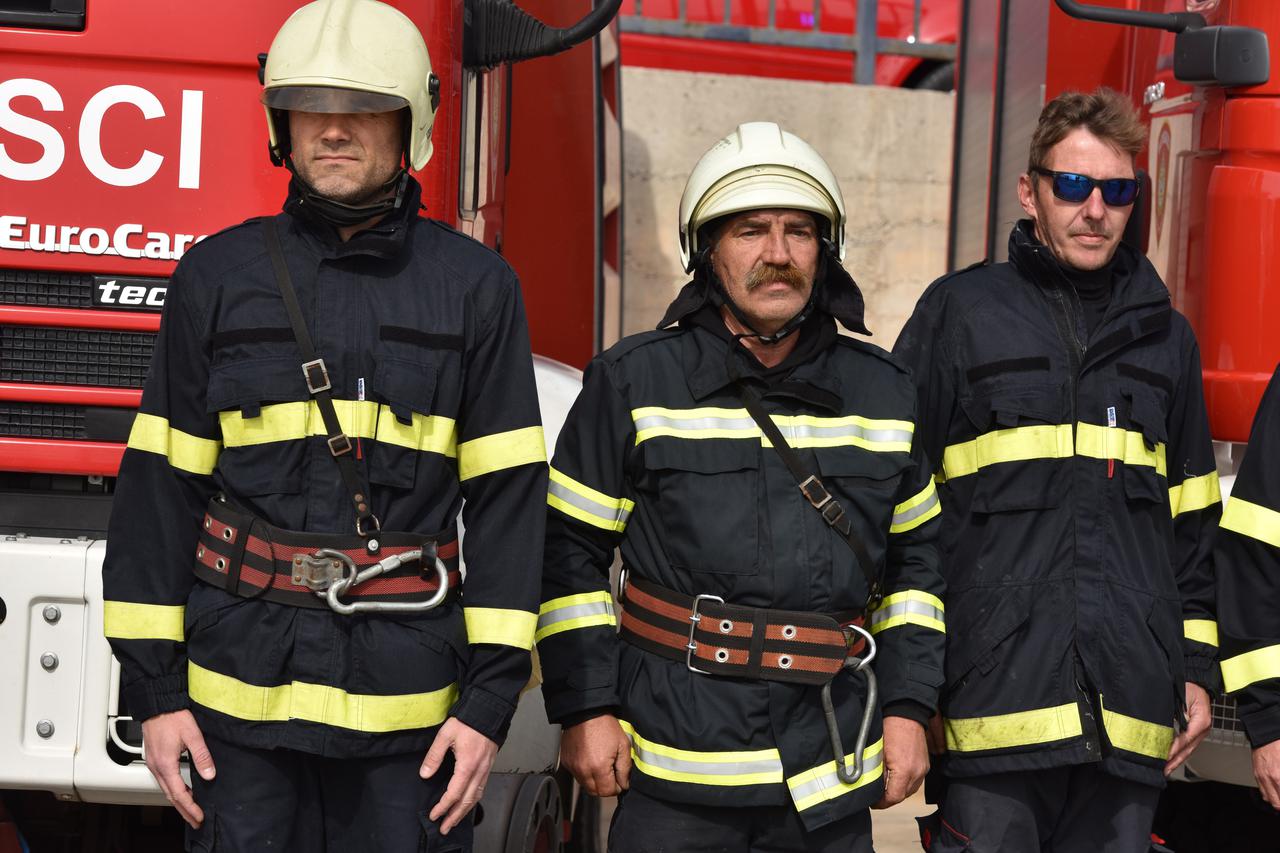 Vatrogasci pružaju potporu Frani Lučiću