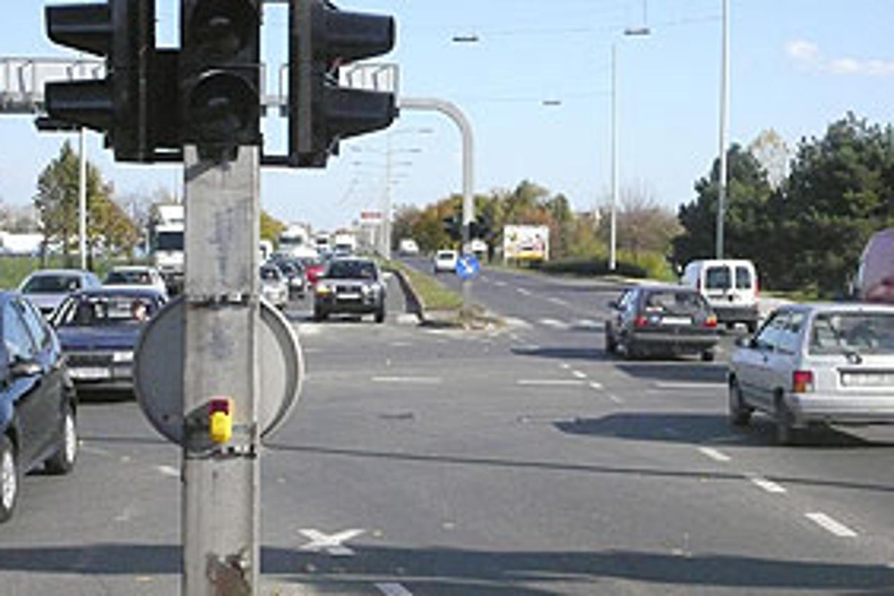 Pet sekundi zelenoga svjetla omogućuje sigurno skretanje lijevo prema Servisnoj cesti