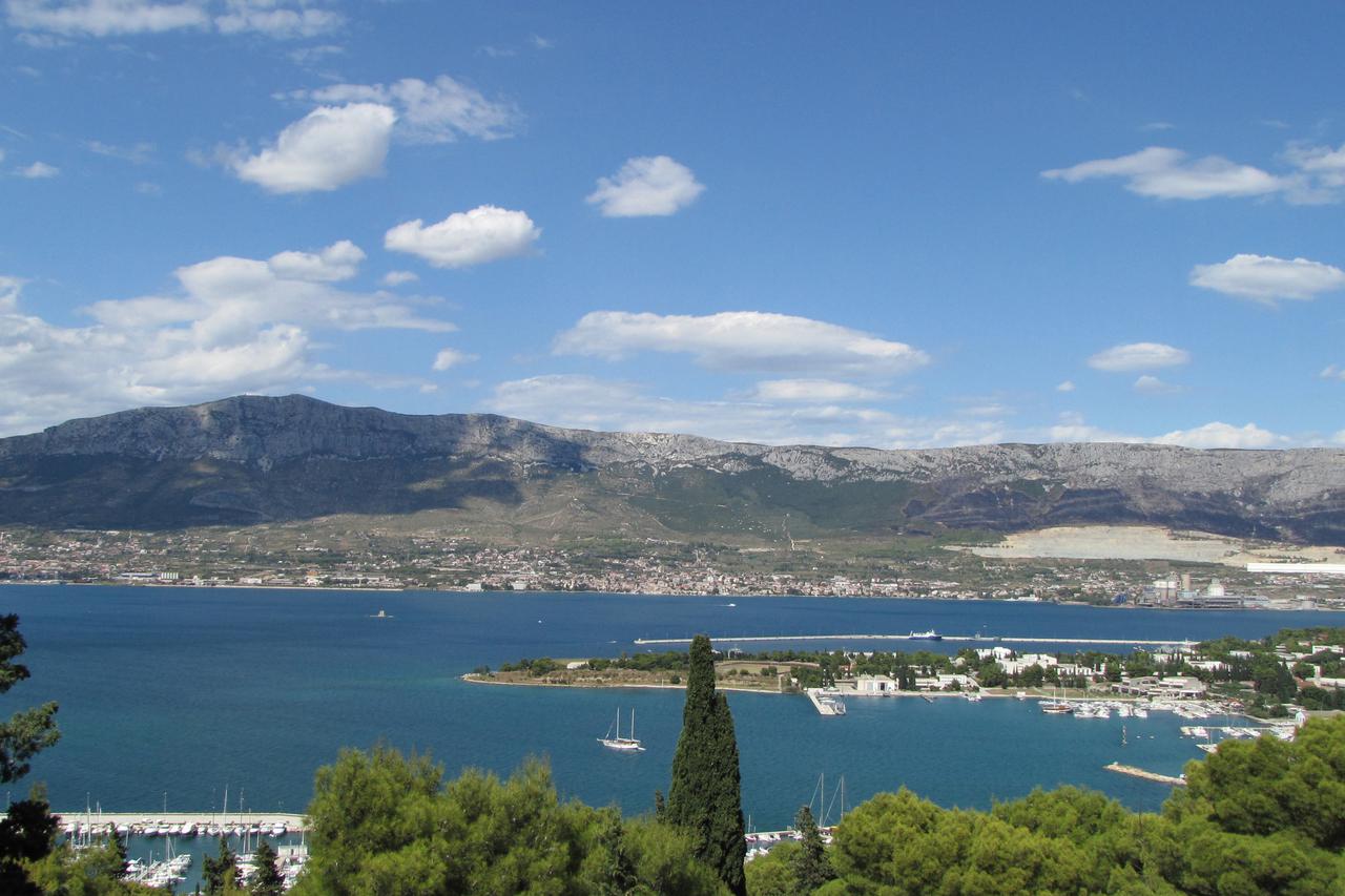 Split: Pogled s Marjana na brdo Kozjak