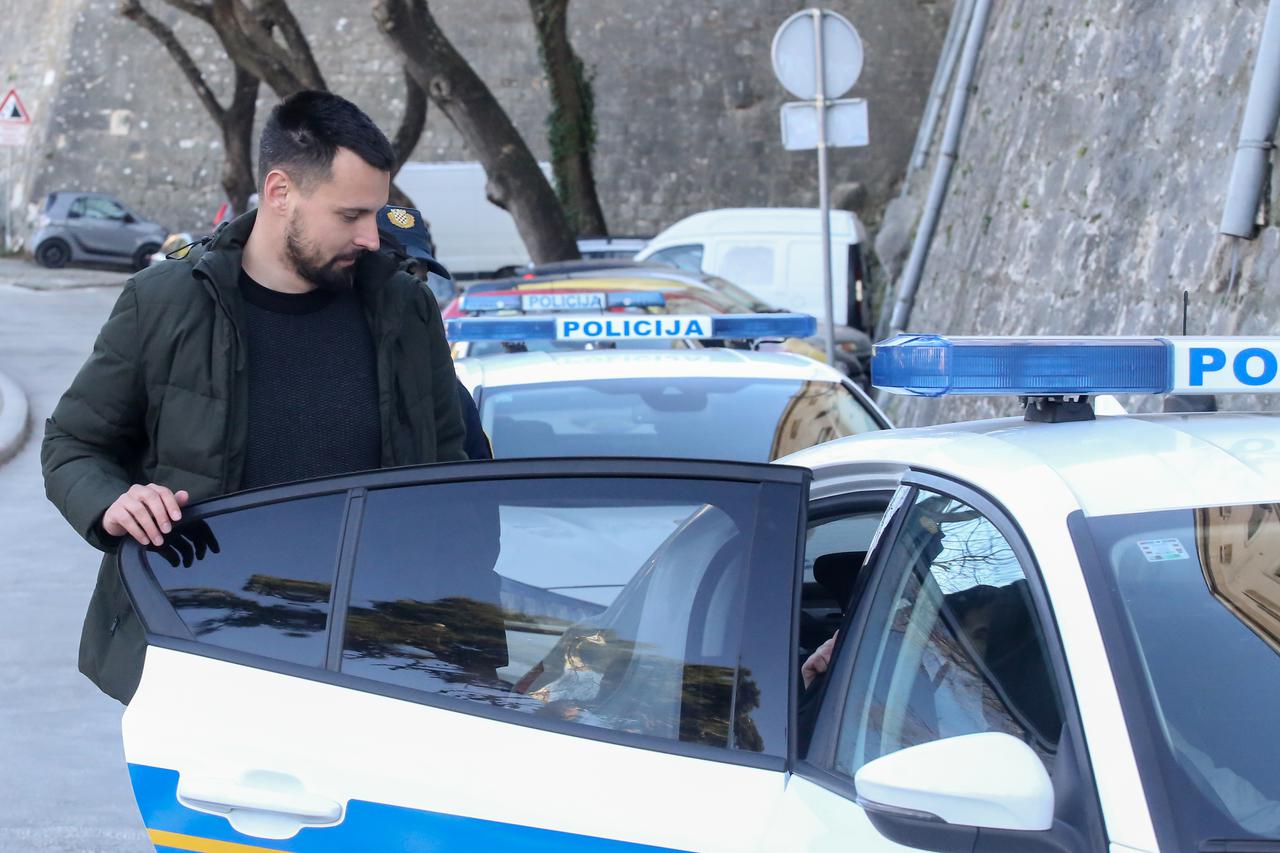 Split: Dogradonačelnik Ivošević priveden zbog pokušaja sprječavanja rušenja stabla