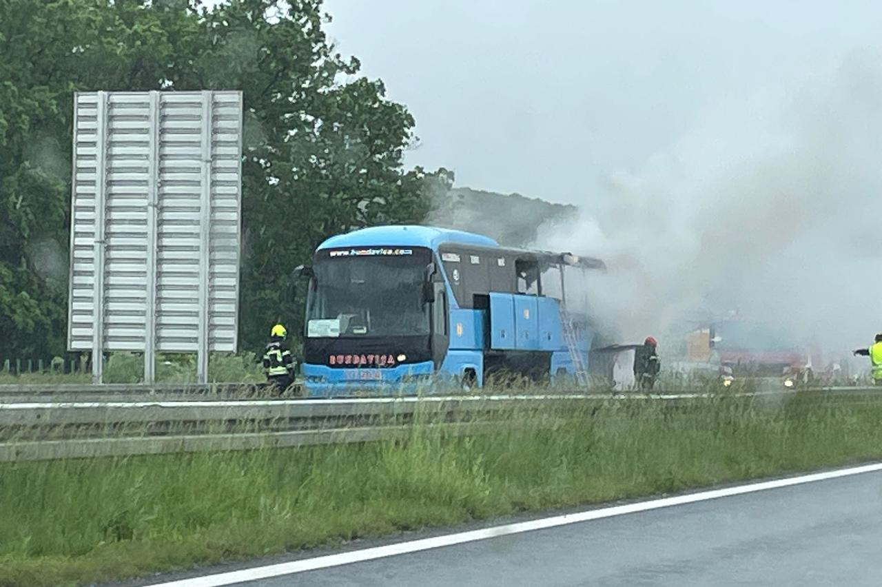 Zapalio se autobus na A2