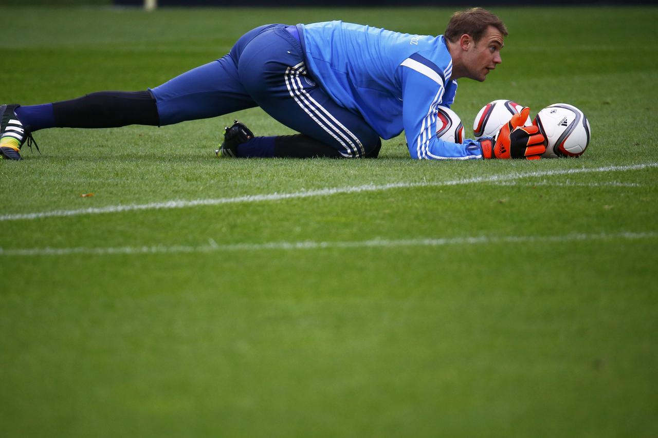 German national soccer team's goalkeeper Manuel Neuer takes part in the team's training in Frankfurt October 7, 2014. Germany is preparing for their Euro 2016 qualifier against Poland in Warsaw on Saturday October 11, 2014.          REUTERS/Kai Pfaffenbac