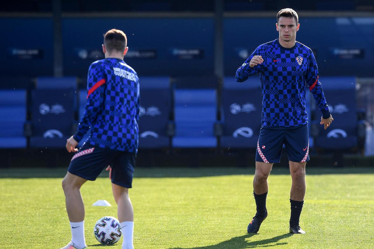 Zagrijavanje nogometaša Hrvatske i Engleske uoči početka susreta