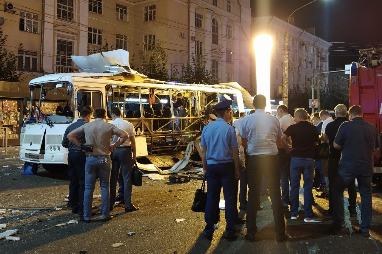 Bus hit by blast in Voronezh, Russia