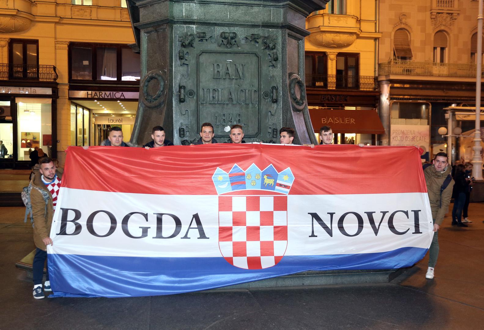 Hrvatski navijači s nestrpljenjem su iščekivali večerašnji prvi ogled dodatnih kvalifikacija za Svjetsko prvenstvo između Hrvatske i Grčke.