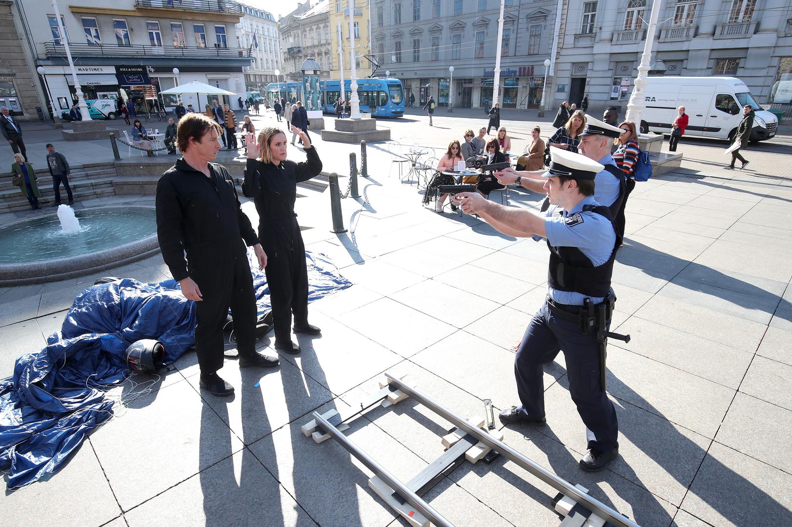 Centar Zagreba danas su okupirali policijski auti i naoružani policajci i građane su ostavili u šoku