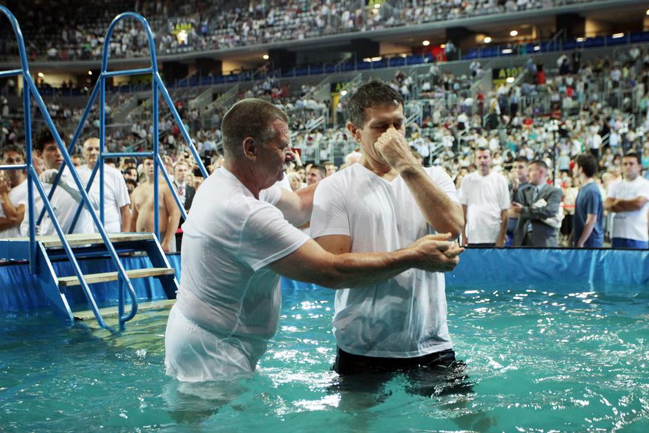 Prije dvije godine u zagrebačkoj Areni održan je kongres Jehovinih svjedoka na kojemu se u bazenu javno krstilo stotinjak osoba