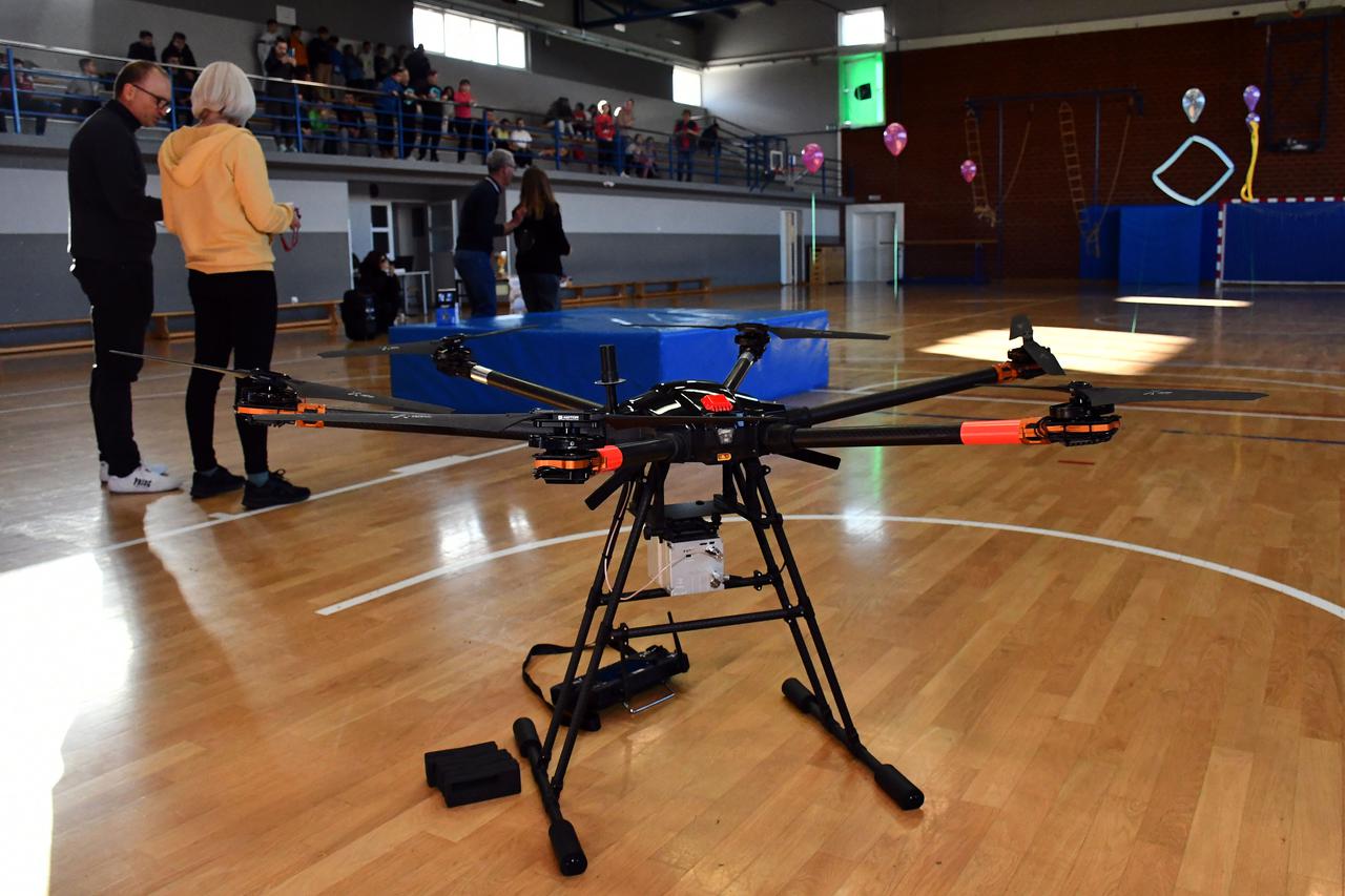 Slavonski Brod: Održana 1. Dron race utrka, natjecanje učenika u upravljaju dronovima