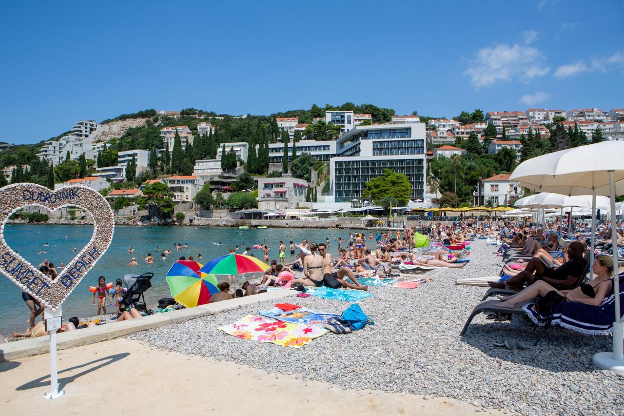 Sezona u punom jeku, plaže u Dubrovniku prepune kupaèa
