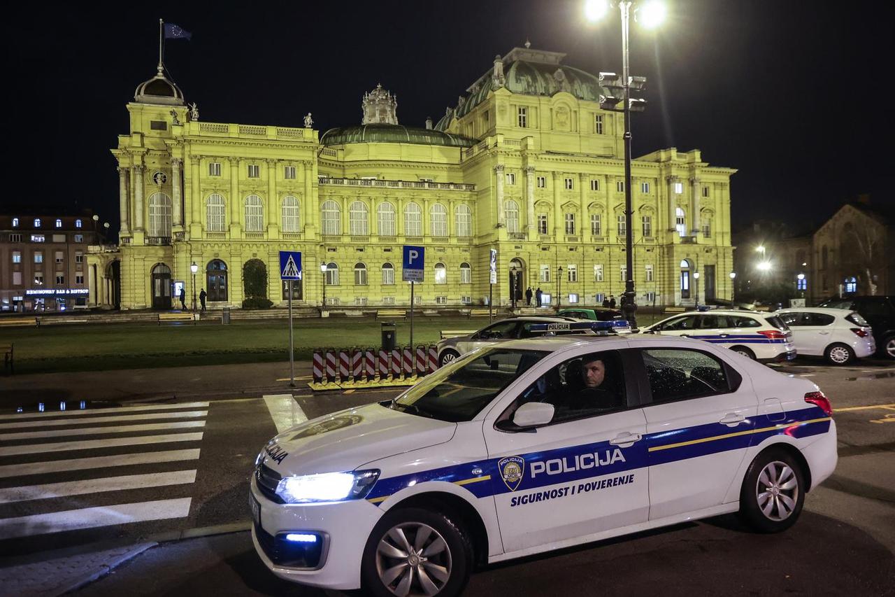 Zagreb: Noćas oko HNK nije bilo okupljanja mladih i policija je pojačala kontrole