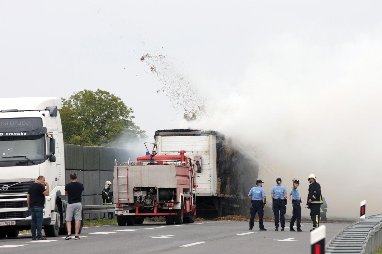 Osijek: Na obilaznici došlo do zapaljenja tereta na kamionu