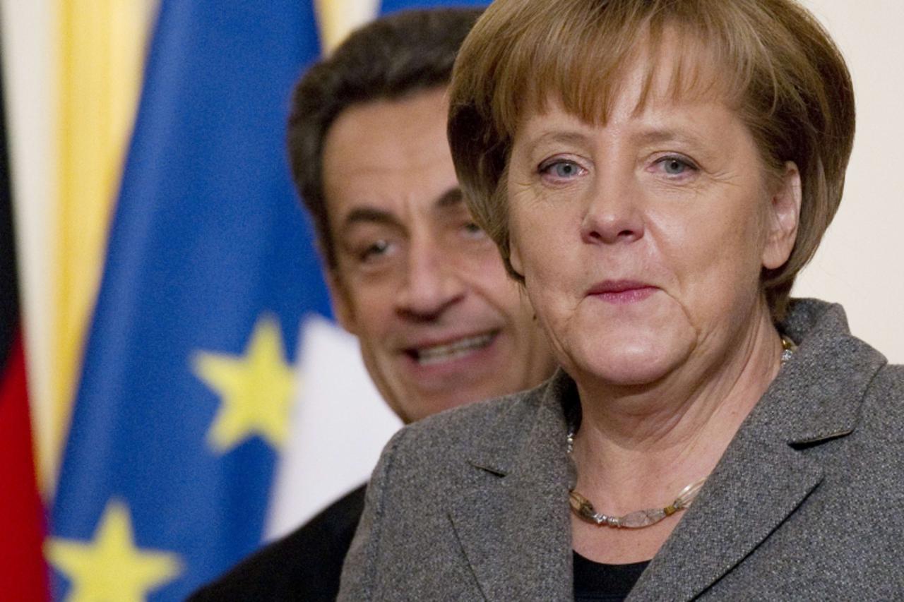 \'French President Nicolas Sarkozy (L) and German Chancellor Angela Merkel give a press conference after a joint Franco-German cabinet session at the Elysee Palace on February 6, 2012 in Paris. 