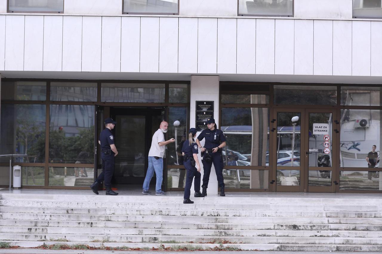 Dojava o bombi na dva suda u Splitu