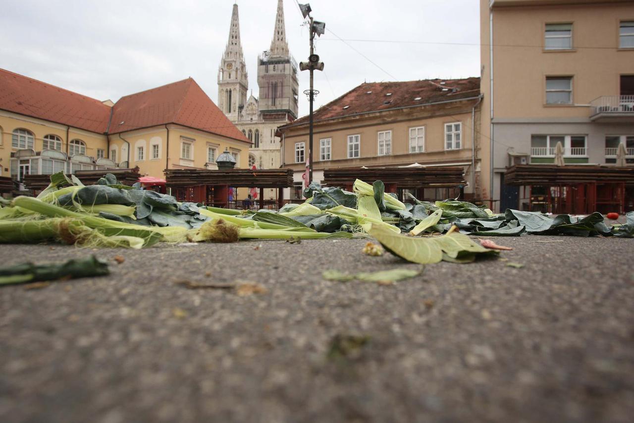 Zagreb: Tržnica Dolac puna je otpada
