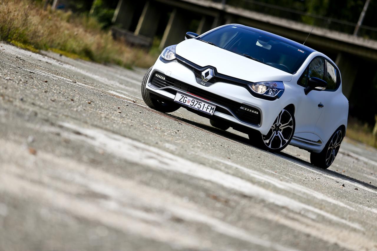 22.09.2015., Zagreb - Test automobila Renault Clio RS.  Photo: Slavko Midzor/PIXSELL