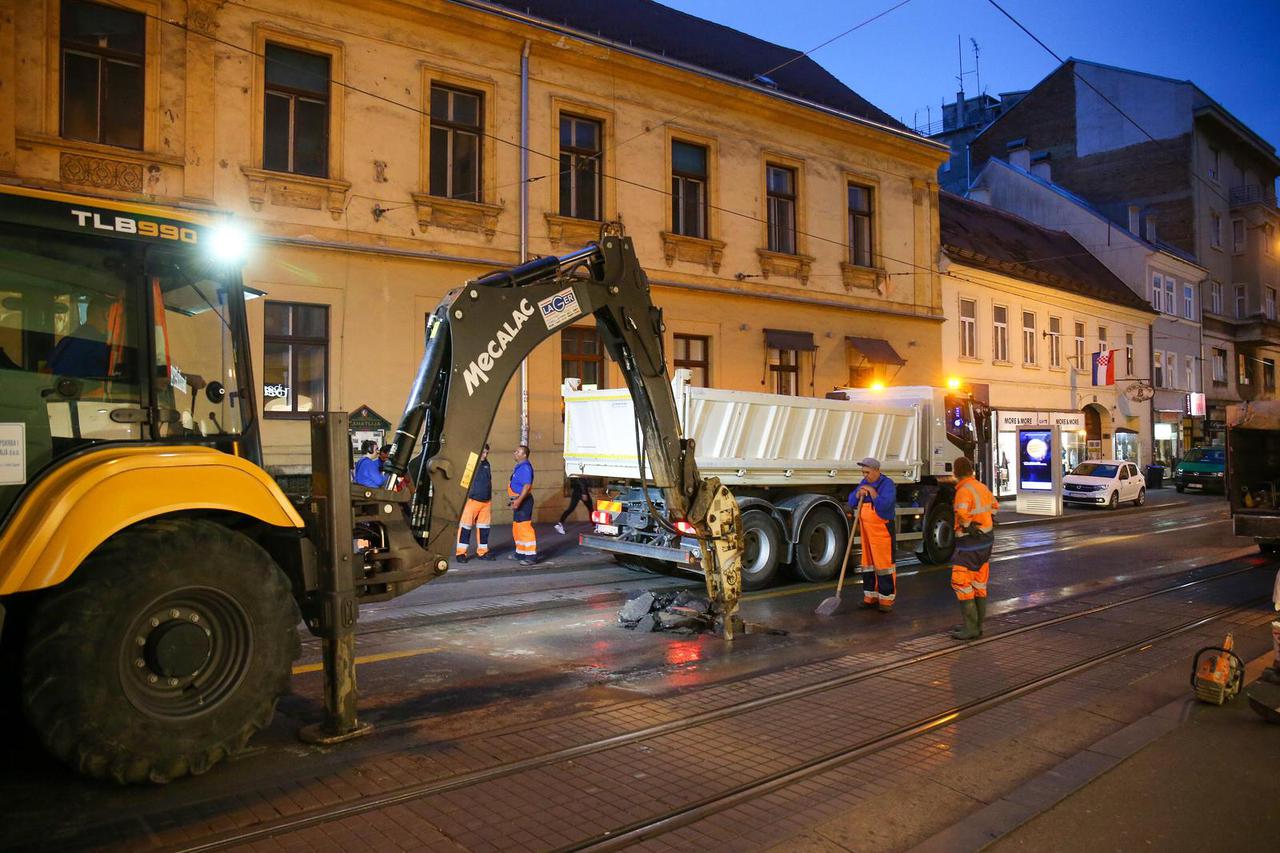 Zagreb: Stanovnici centra bez vode zbog puknuća cijevi u Frankopanskoj ulici