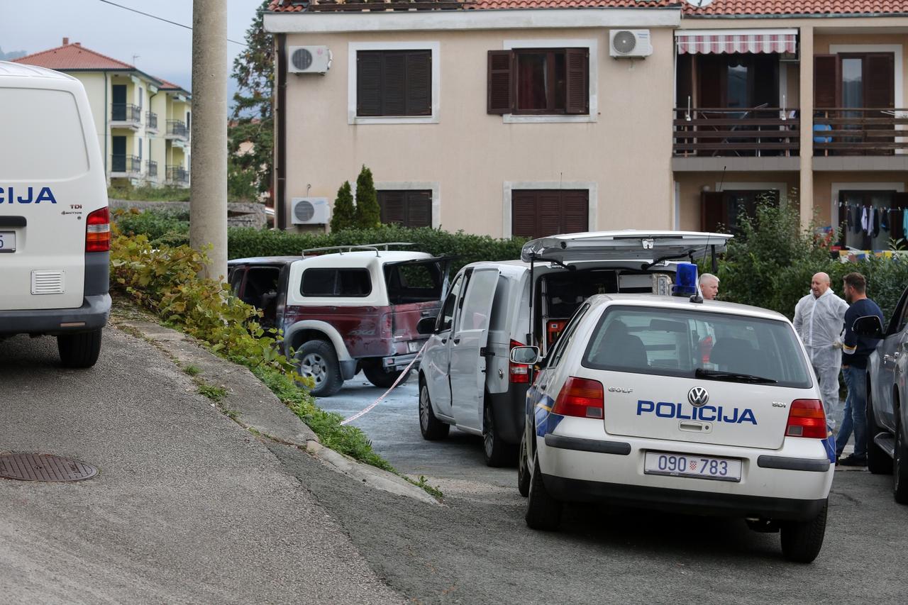 Lovran: Policijski očevid na mjestu zapaljenog vozila